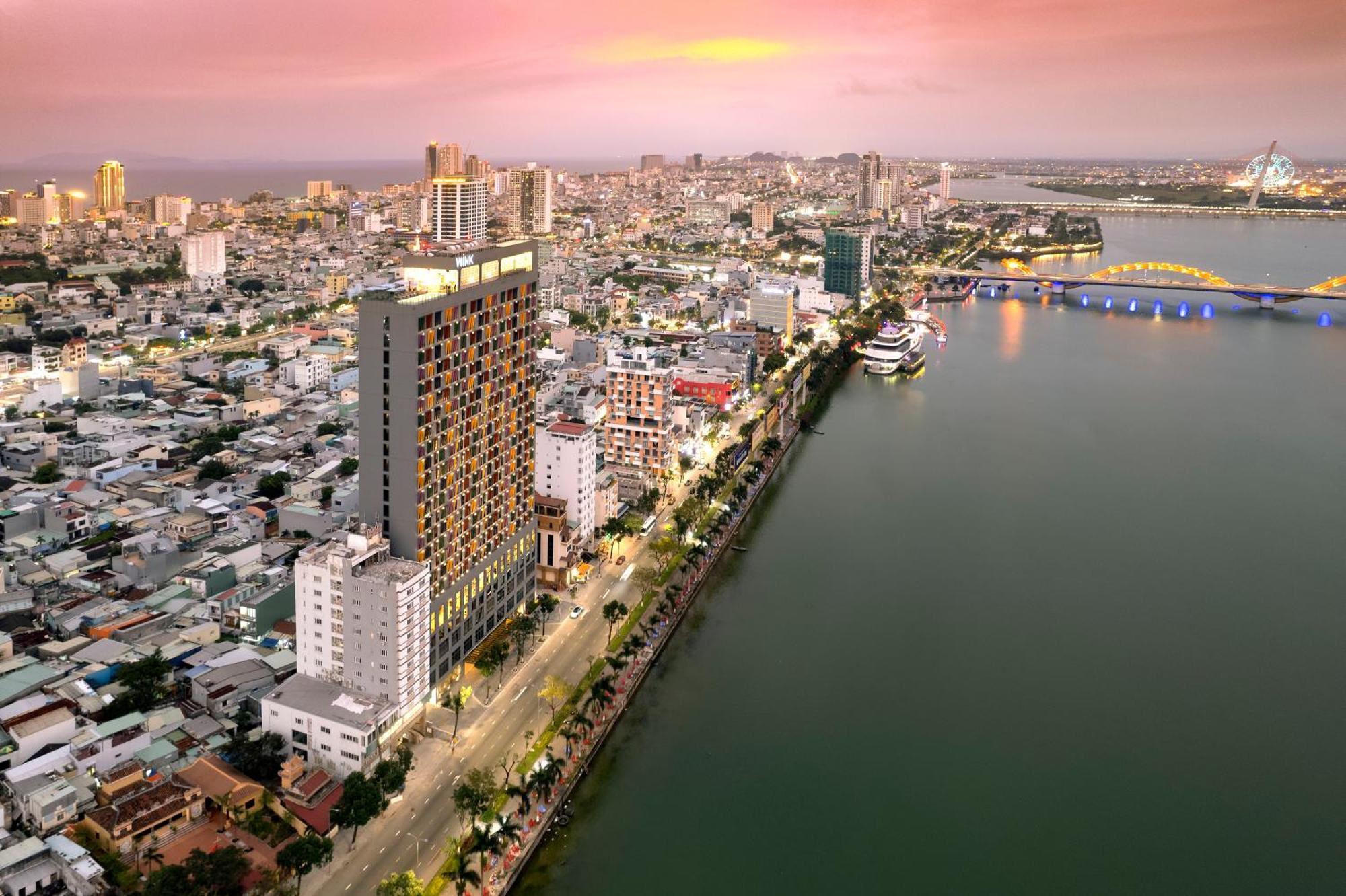 Wink Icon Hotel Danang Riverside - Luxury Suites - 24Hrs Stay & Rooftop Pool Bar Екстер'єр фото