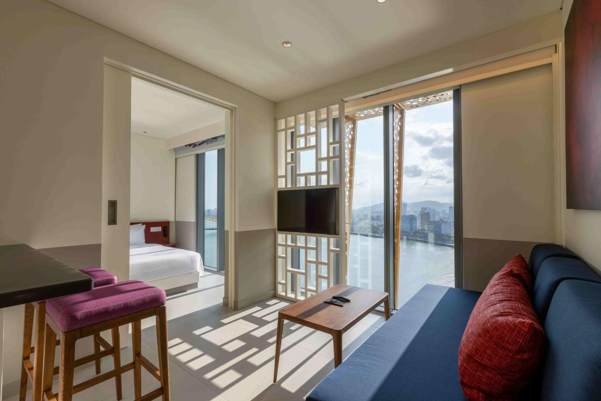 Wink Icon Hotel Danang Riverside - Luxury Suites - 24Hrs Stay & Rooftop Pool Bar Екстер'єр фото