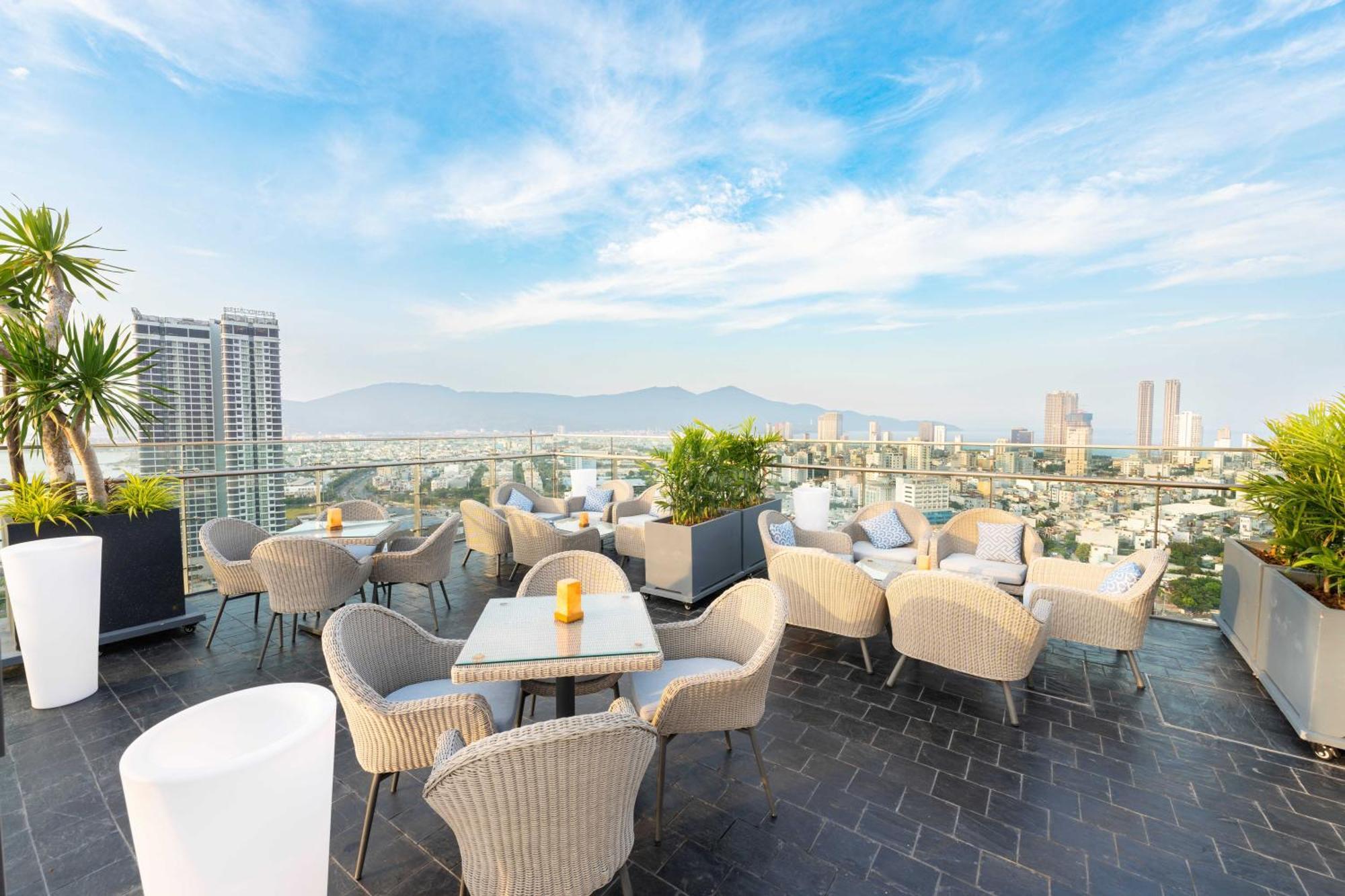 Wink Icon Hotel Danang Riverside - Luxury Suites - 24Hrs Stay & Rooftop Pool Bar Екстер'єр фото