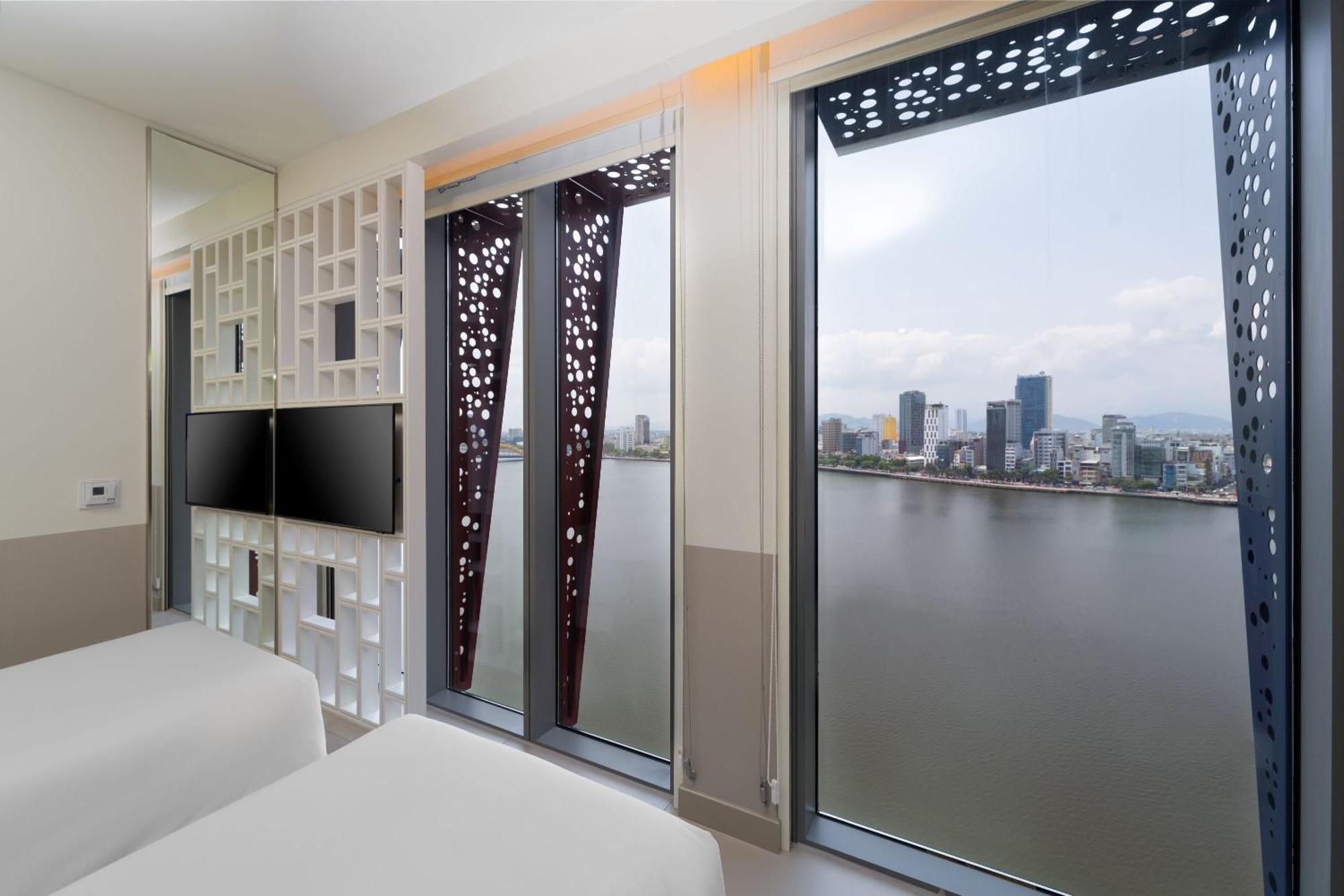 Wink Icon Hotel Danang Riverside - Luxury Suites - 24Hrs Stay & Rooftop Pool Bar Номер фото