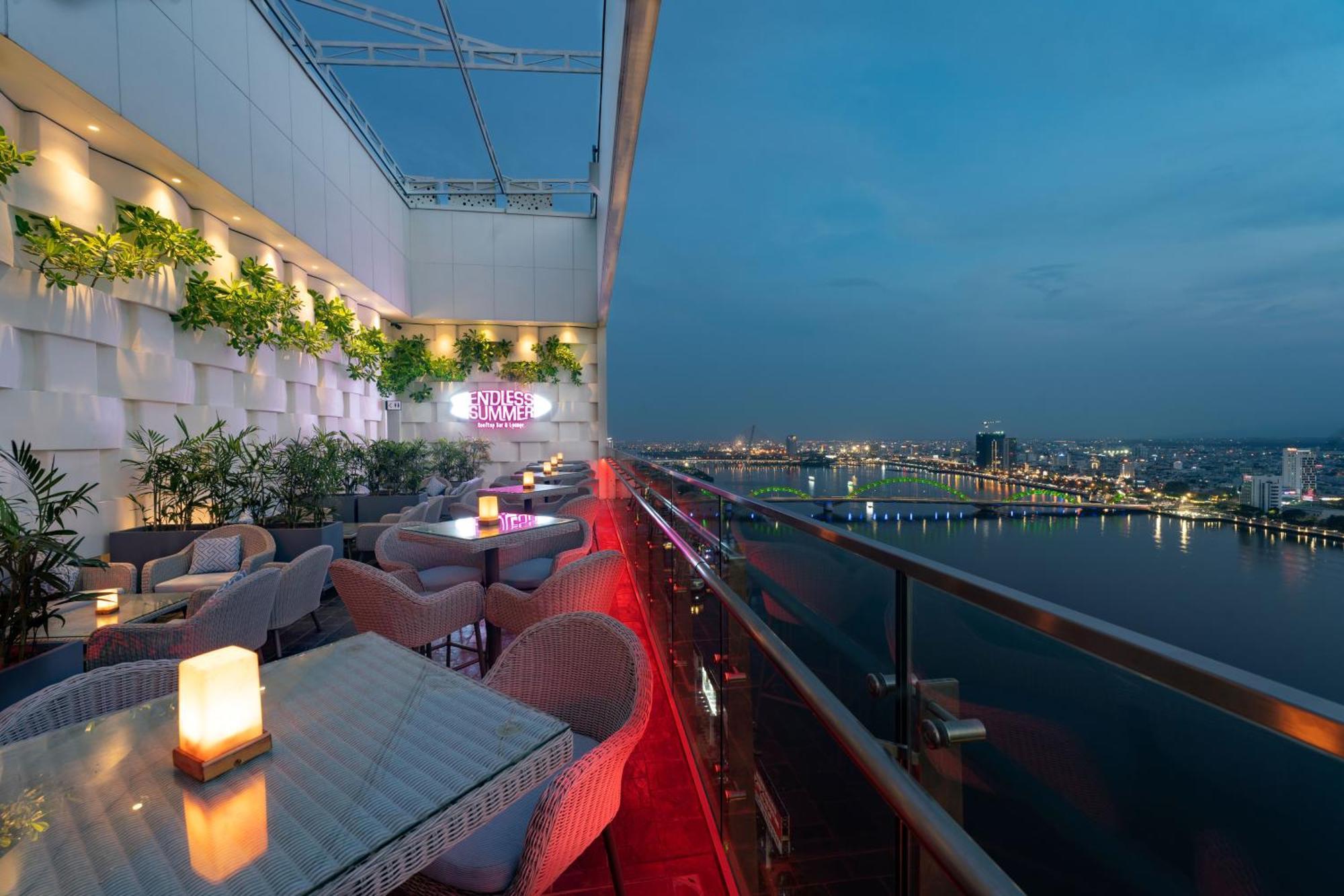Wink Icon Hotel Danang Riverside - Luxury Suites - 24Hrs Stay & Rooftop Pool Bar Екстер'єр фото