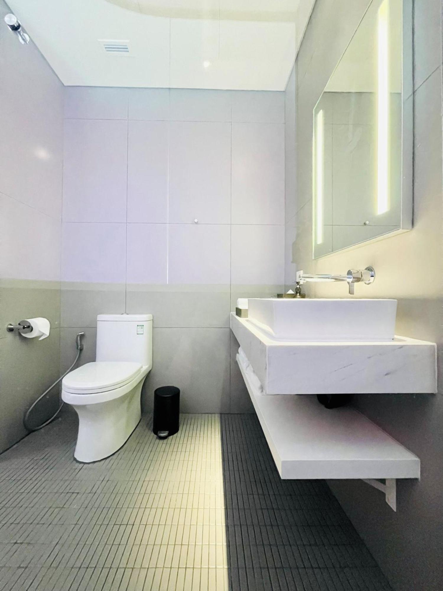 Wink Icon Hotel Danang Riverside - Luxury Suites - 24Hrs Stay & Rooftop Pool Bar Екстер'єр фото
